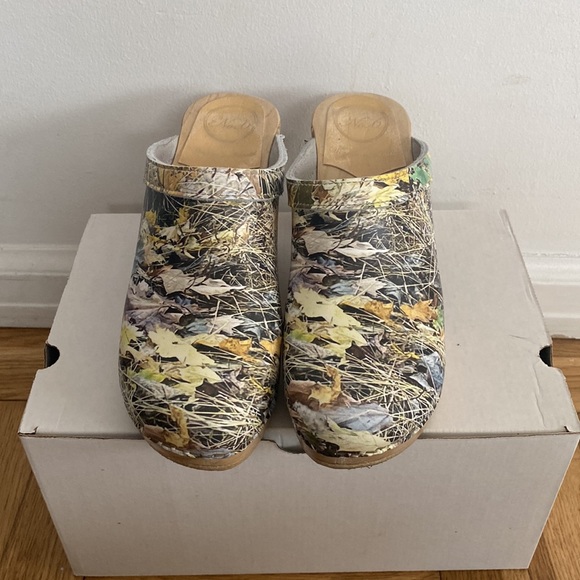 No 6. Camo Clog - Picture 2 of 7